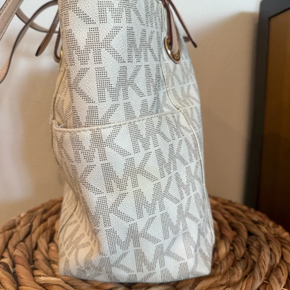 MICHAEL Michael Kors Jet Set Travel Tote Bag Ivory signature PVC - Picture 3 of 10